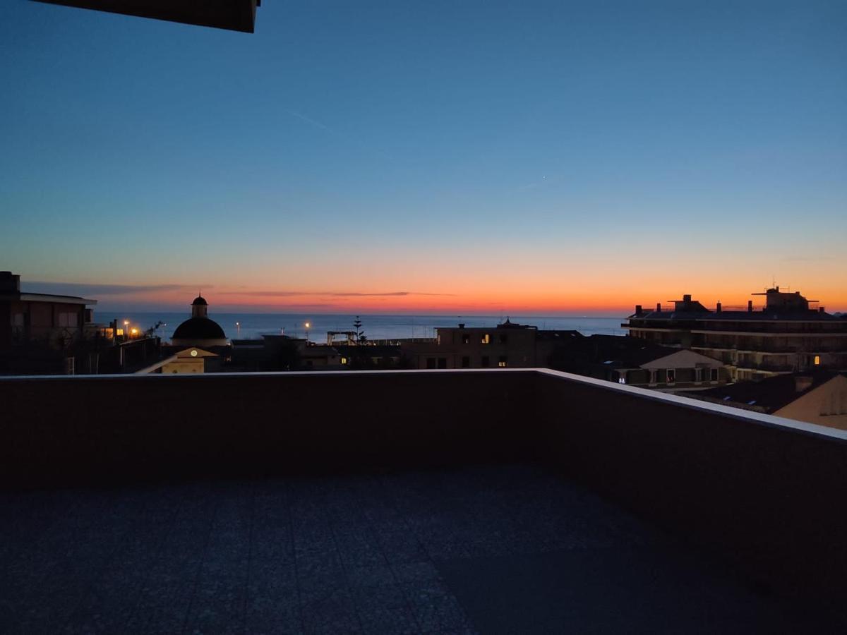 La Terrazza Di 基亚瓦里 外观 照片